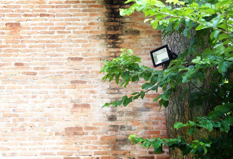 Comment r&eacute;ussir le ravalement de votre fa&ccedil;ade &agrave; TR&Eacute;VOUX ?