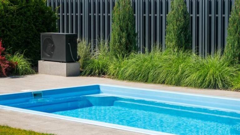 Quelles étapes suivre pour construire une piscine à TRÉVOUX ?