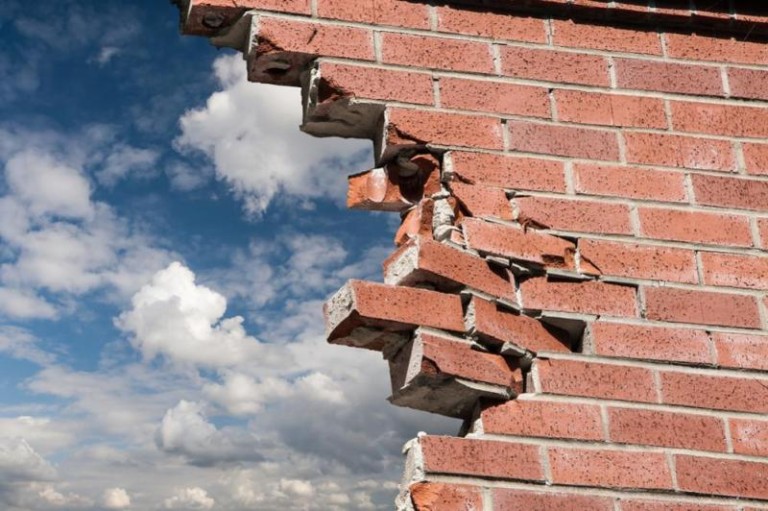 Comment réaliser la réparation des murs à TRÉVOUX efficacement ?